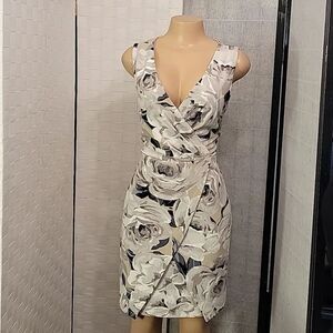BRAND NEW I LE NEW YORK SLEEVELESS DEEP V-NECK FLORAL PATTERN DESIGN DRESS